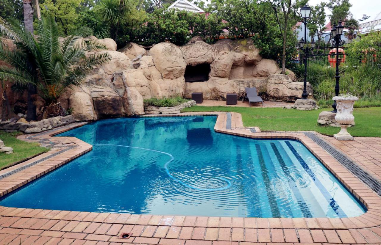 Gold Reef City Theme Park Hotel Йоханесбург Екстериор снимка